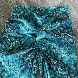 Lici Fit scrunch butt printed leggings. only worn once